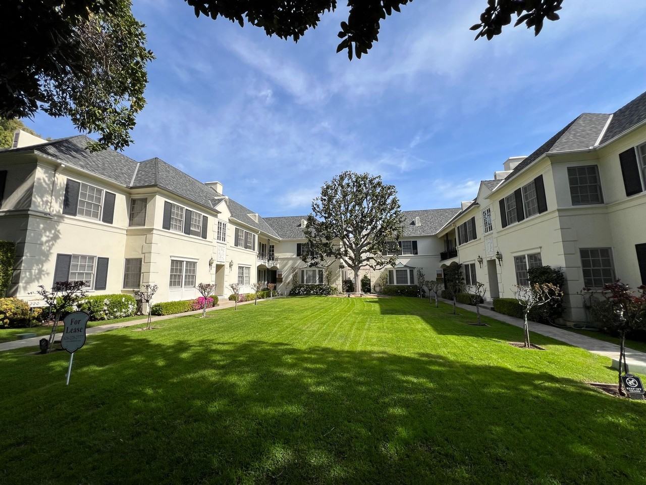 Find Your Home Sweet Home in the Heart of Pasadena! - Photo 2 of 11