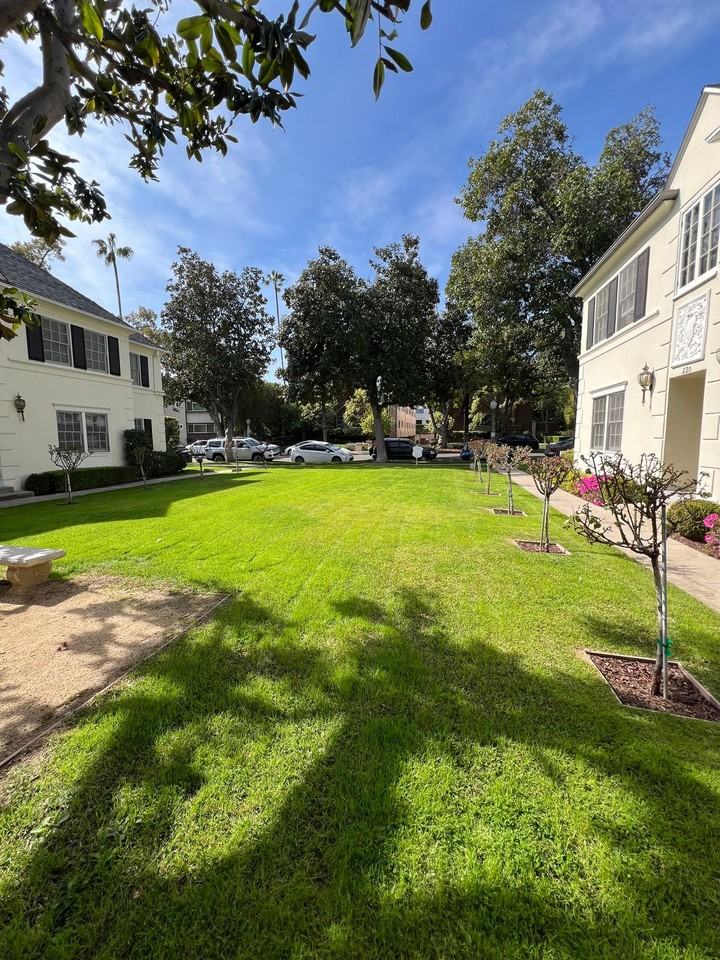 Find Your Home Sweet Home in the Heart of Pasadena! - Photo 4 of 11