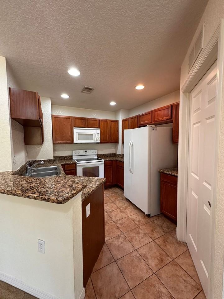 4600 4600 E Moody Blvd 9 M - Photo 7 of 25