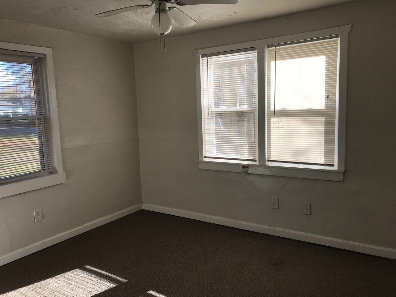 812 W 48th St - Photo 4 of 7