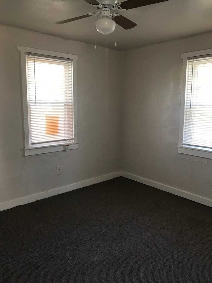 812 W 48th St - Photo 5 of 7