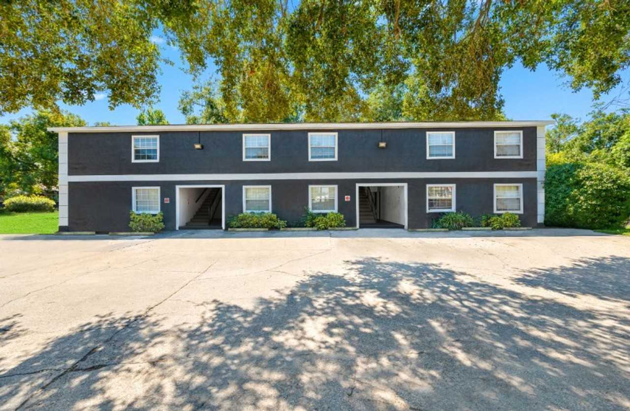 5113 N Nebraska Ave - Photo 2 of 50