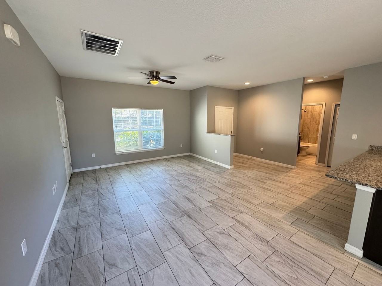 2570 Rayburn Ave Se - Photo 4 of 32