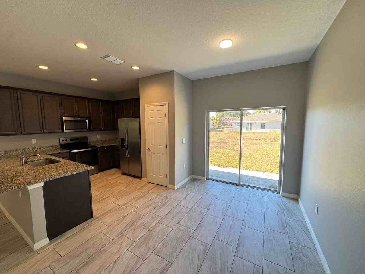 2570 Rayburn Ave Se - Photo 7 of 32