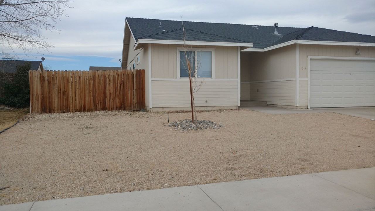 1015 Foster Way - Photo 2 of 16