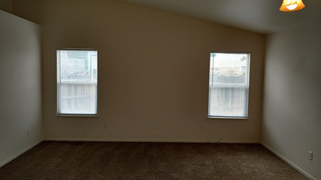 1015 Foster Way - Photo 5 of 16