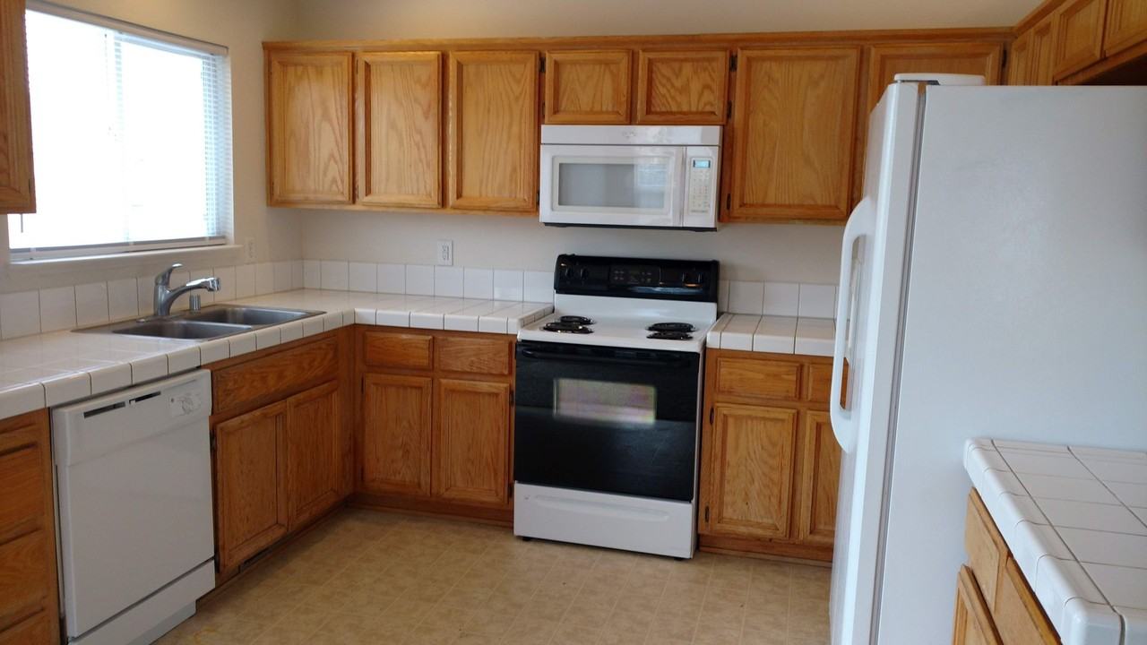 1015 Foster Way - Photo 7 of 16