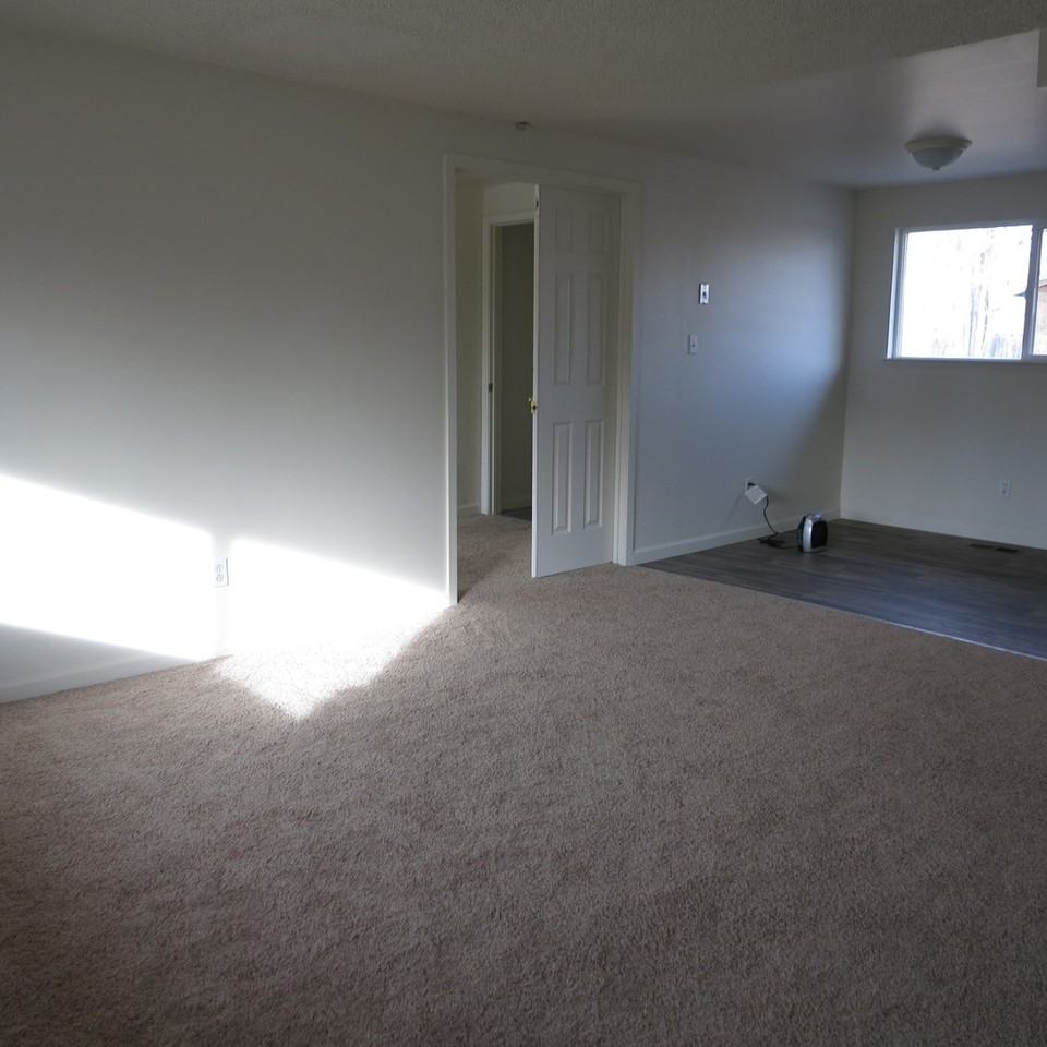 330 Diane Way - Photo 3 of 16