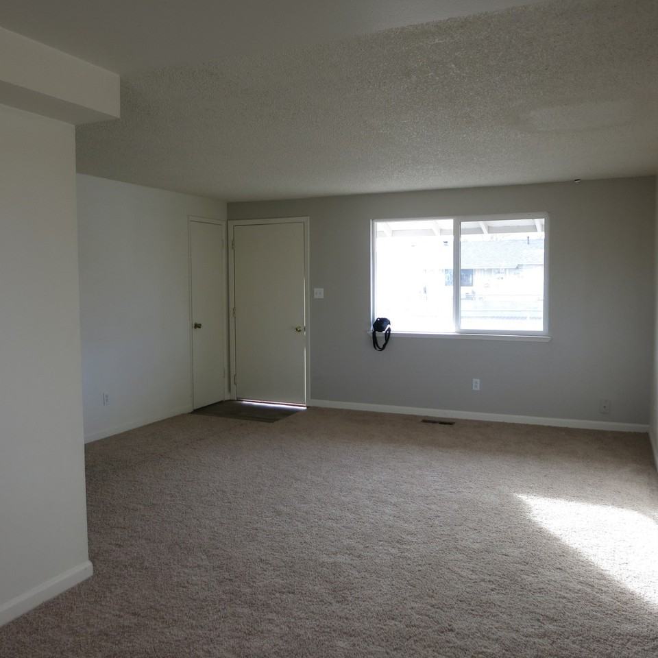 330 Diane Way - Photo 4 of 16