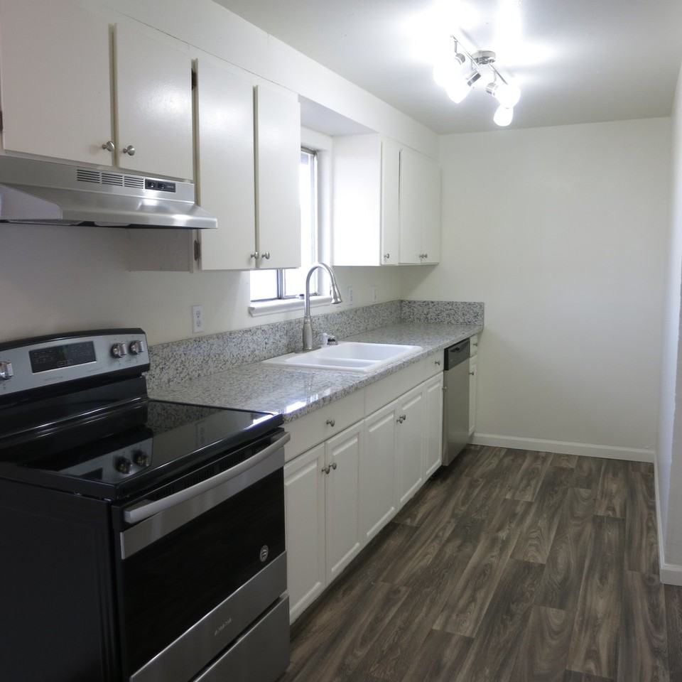 330 Diane Way - Photo 6 of 16