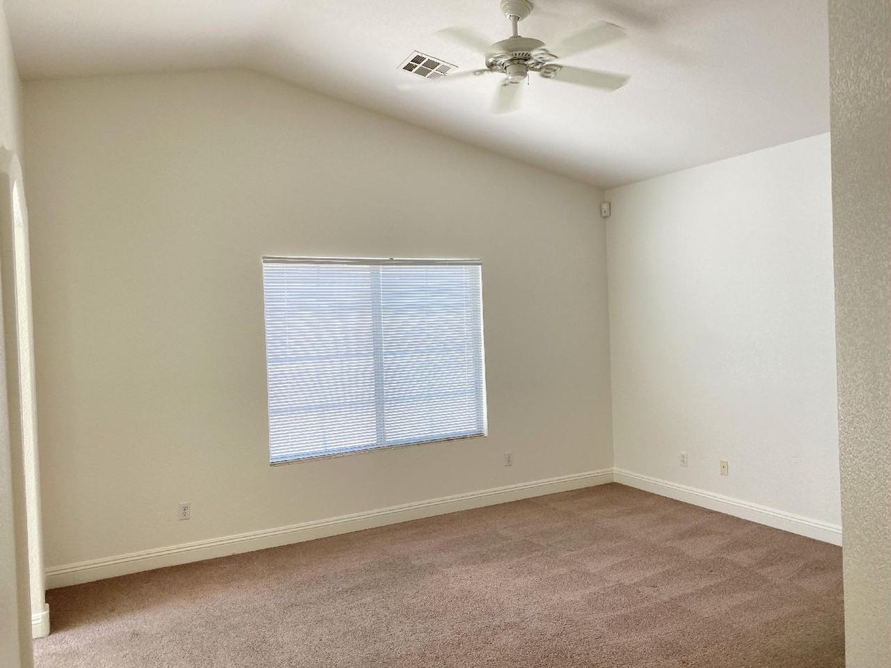 1069 Ashwood Bay Ave - Photo 6 of 10