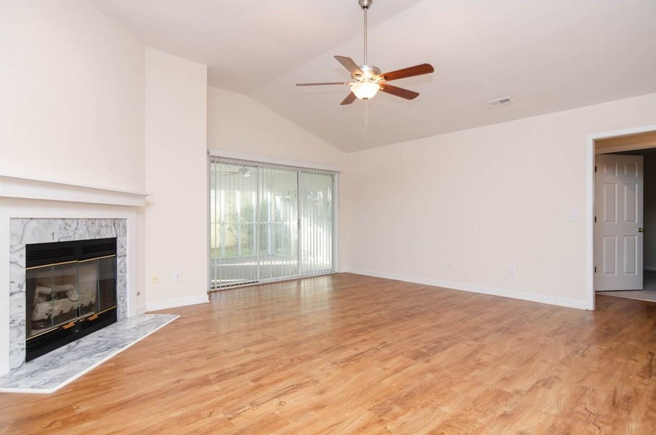 1304 Portside Ln - Photo 2 of 23