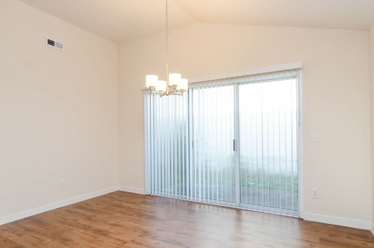 1304 Portside Ln - Photo 6 of 23