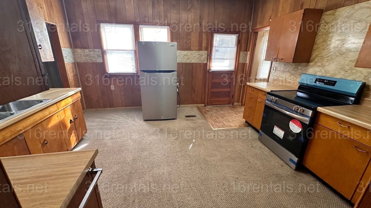 1325 S Waco Ave - Photo 4 of 24