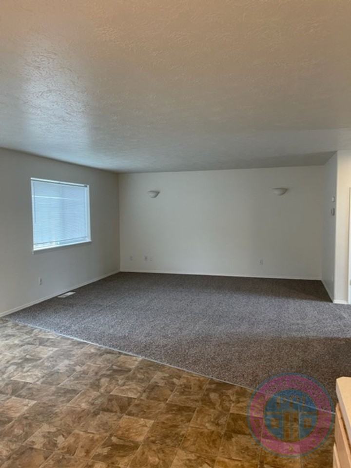 19094 Wellesley Ave - Photo 2 of 13