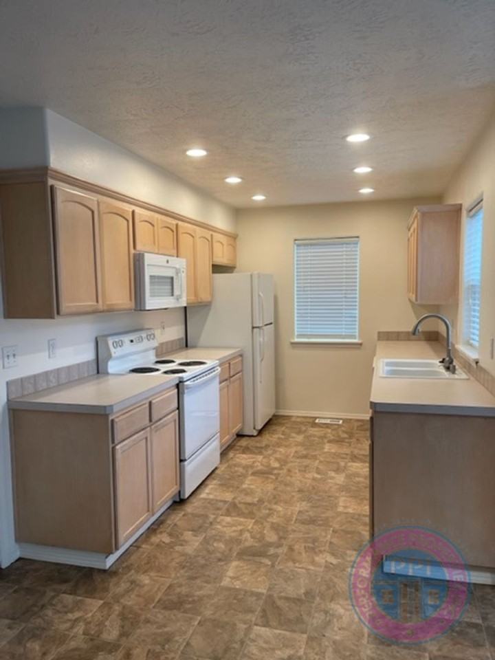 19094 Wellesley Ave - Photo 4 of 13