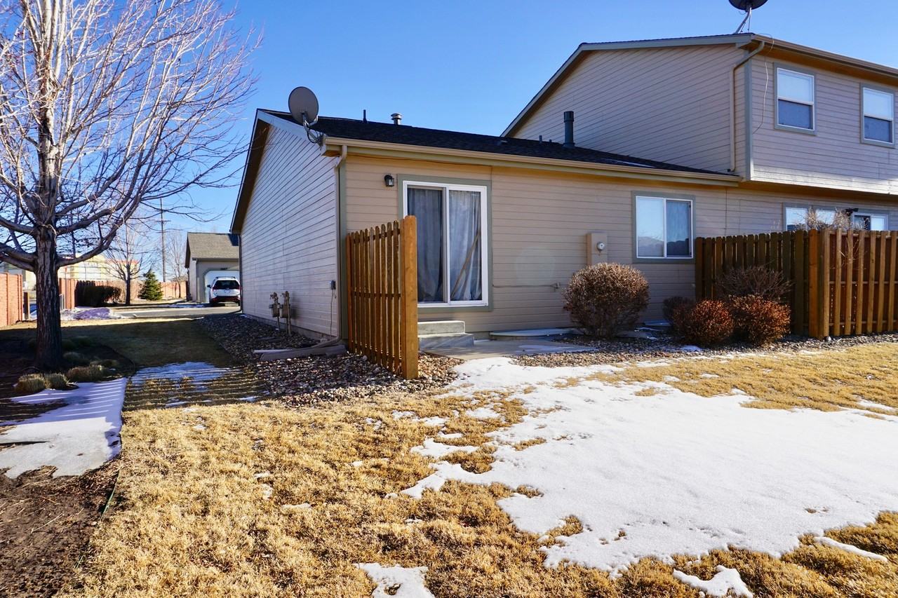 5686 Sunshade Pt - Photo 2 of 21