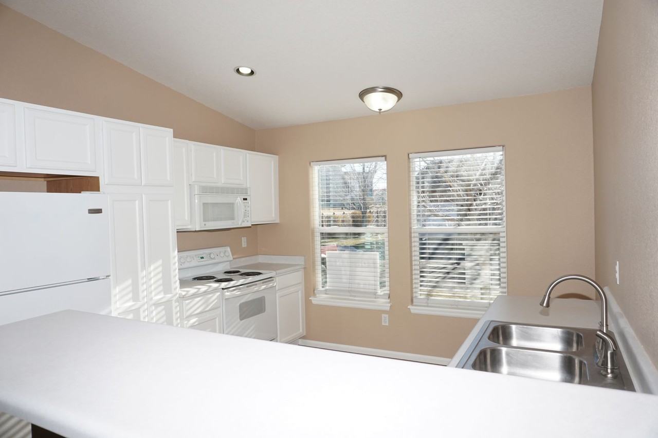 5686 Sunshade Pt - Photo 5 of 21