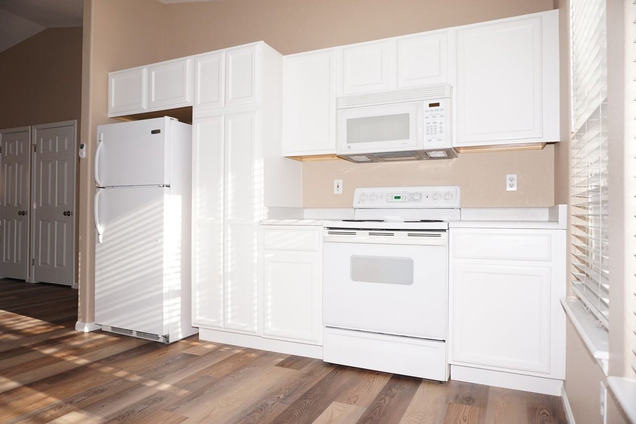 5686 Sunshade Pt - Photo 6 of 21