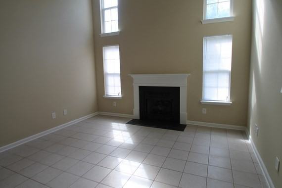 1425 Autumn Creek Ct - Photo 2 of 8