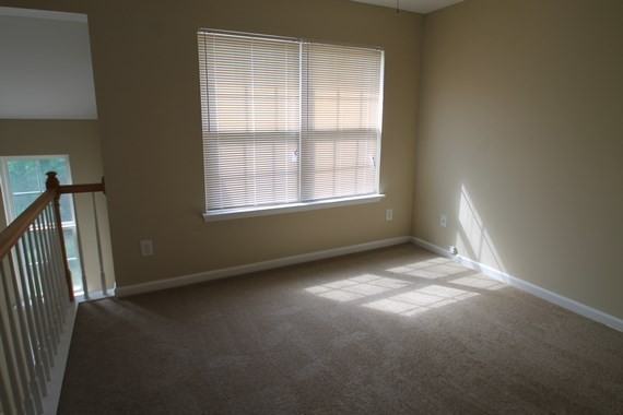 1425 Autumn Creek Ct - Photo 4 of 8