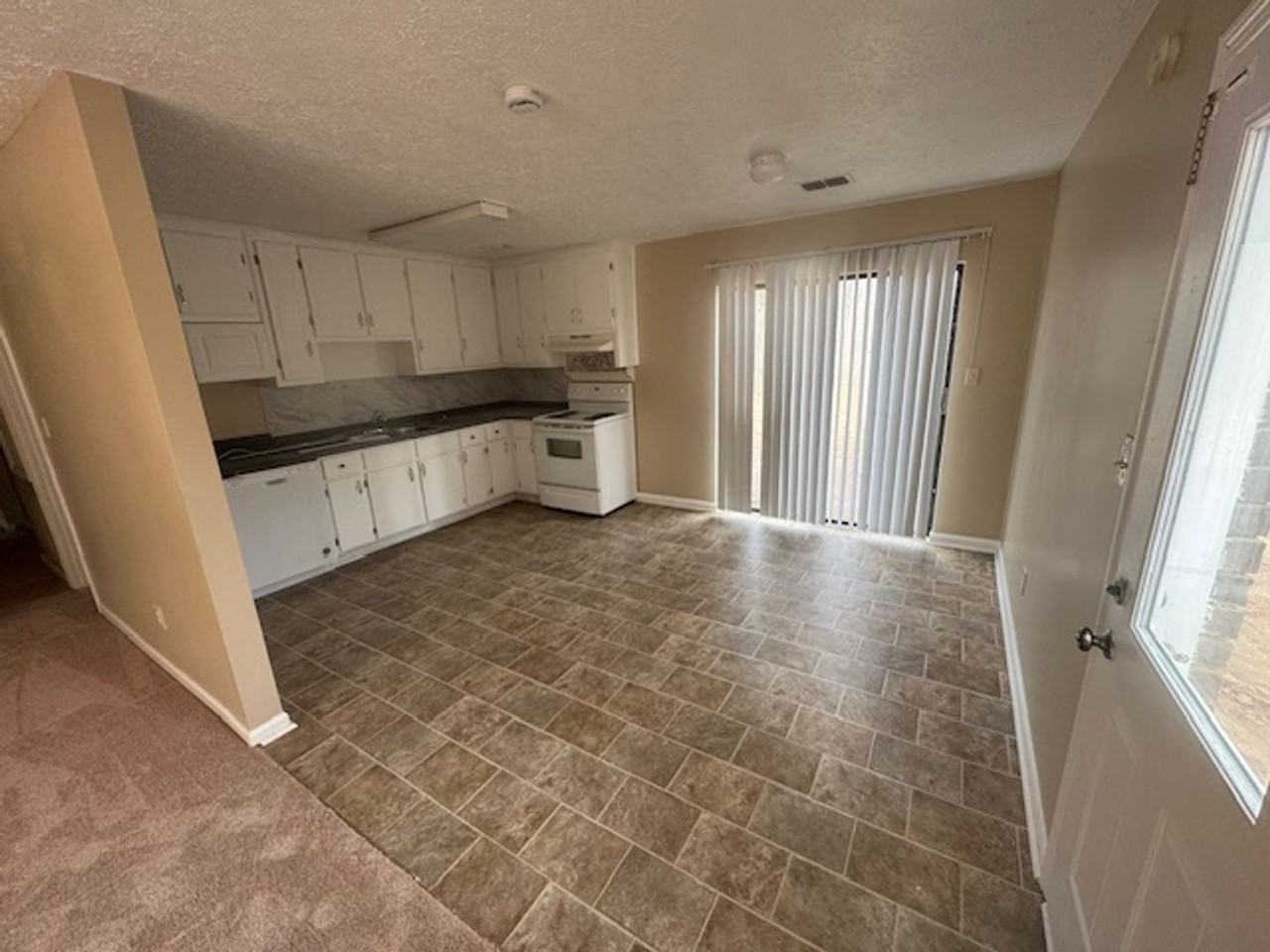 117 W Hopson Rd - Photo 3 of 9