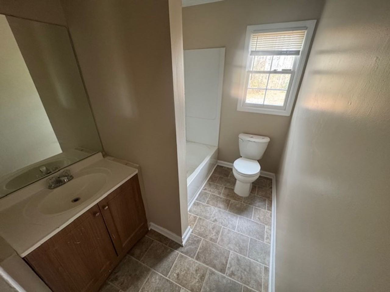 117 W Hopson Rd - Photo 6 of 9