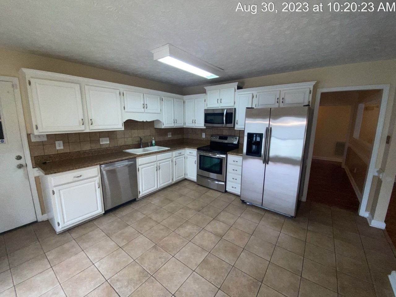 429 Oakgrove Dr - Photo 4 of 17