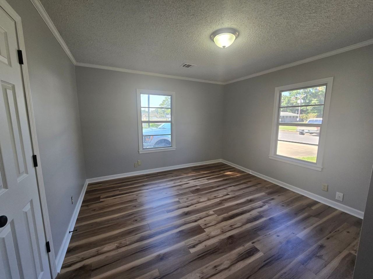 204 Dunand St - Photo 5 of 11