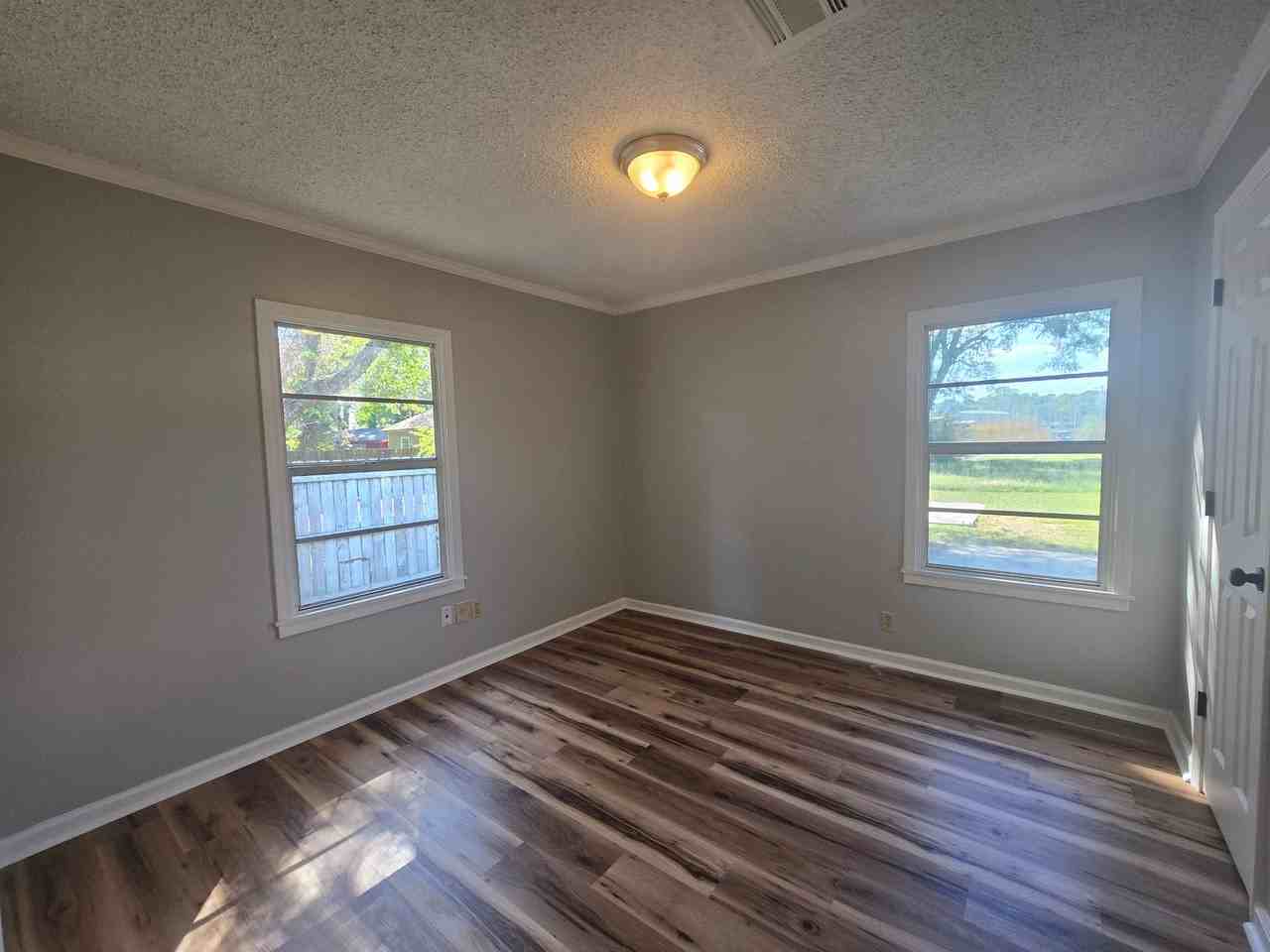 204 Dunand St - Photo 6 of 11