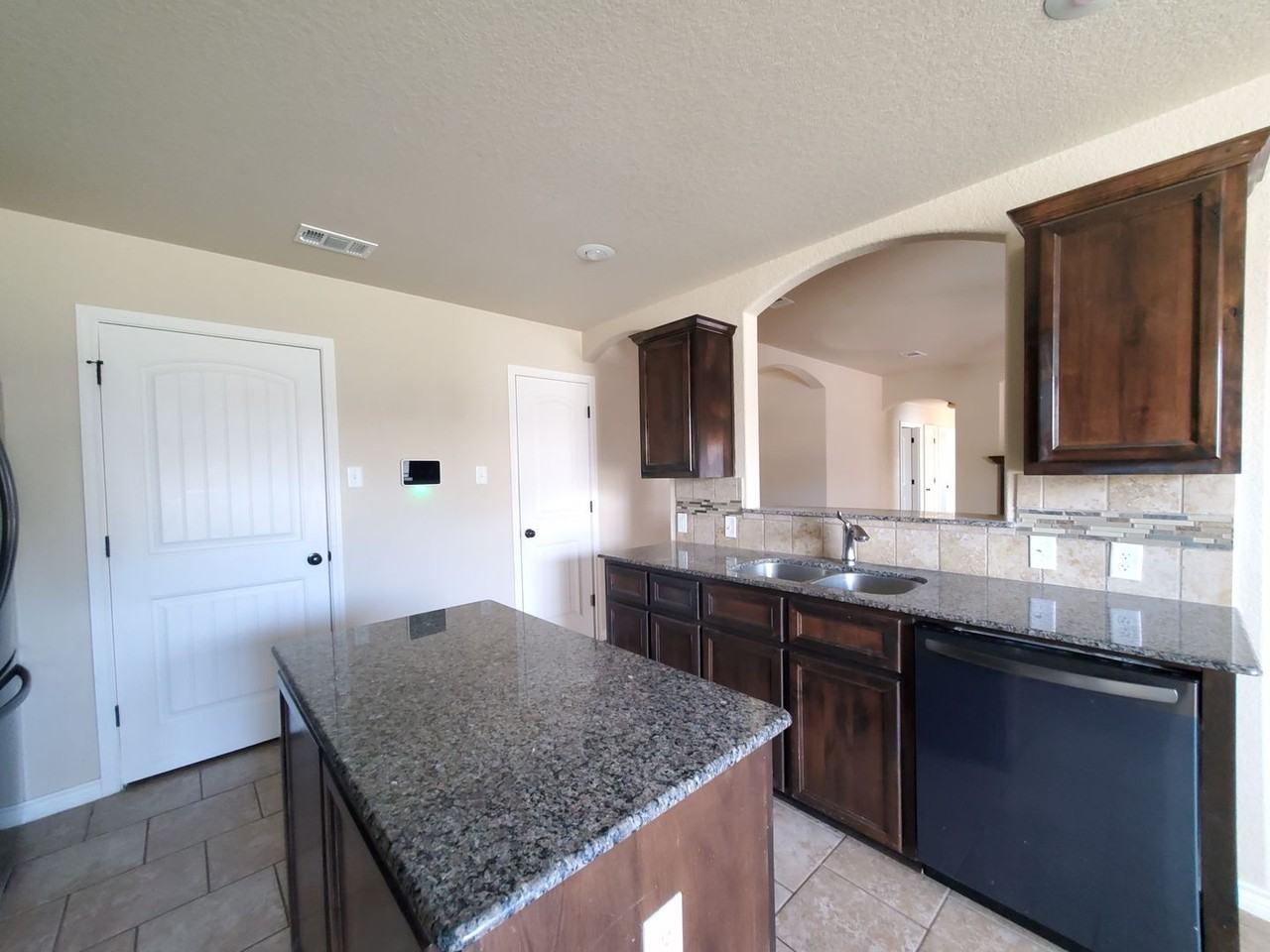 6109 New Castle Dr - Photo 5 of 18