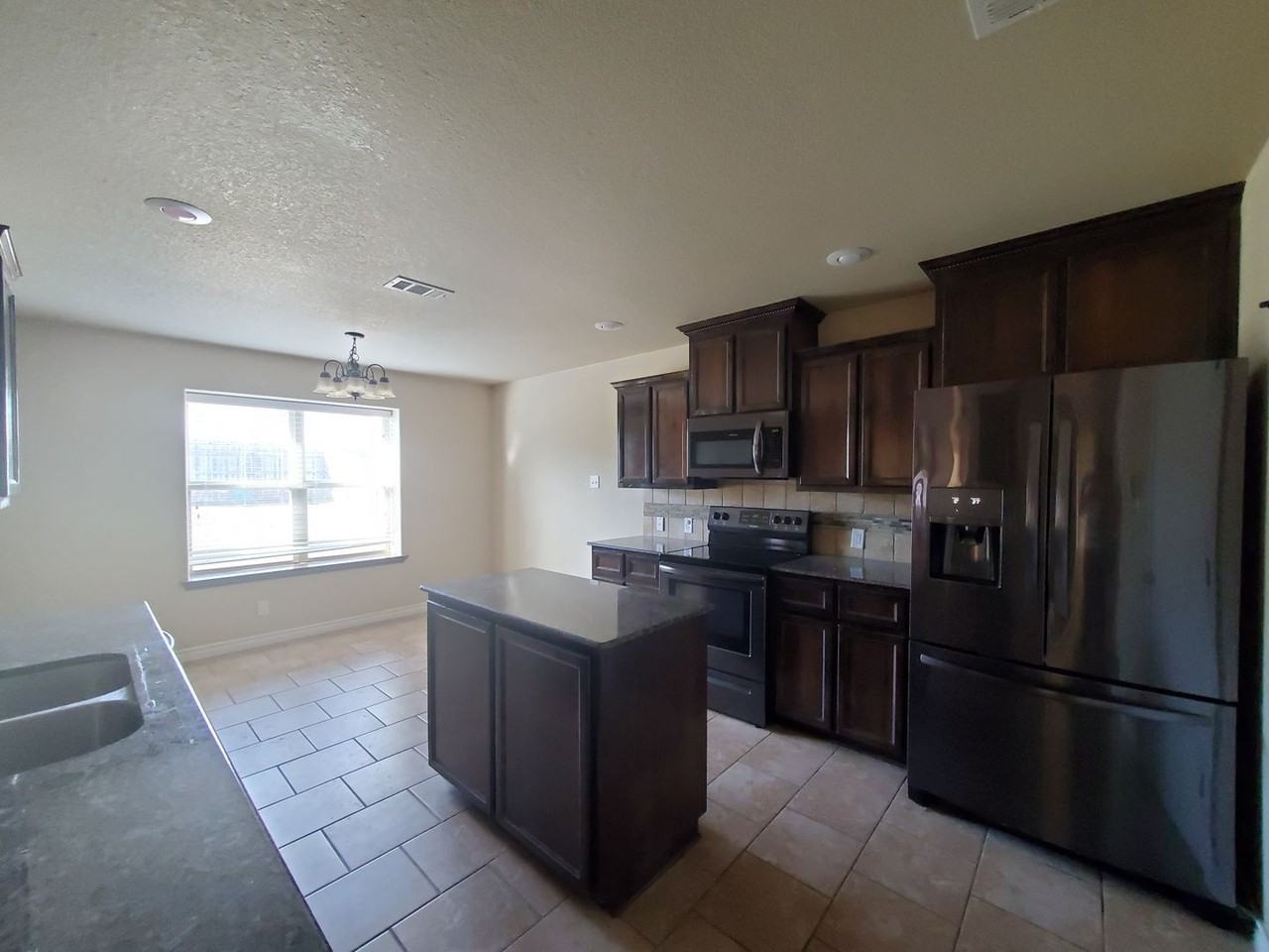 6109 New Castle Dr - Photo 7 of 18