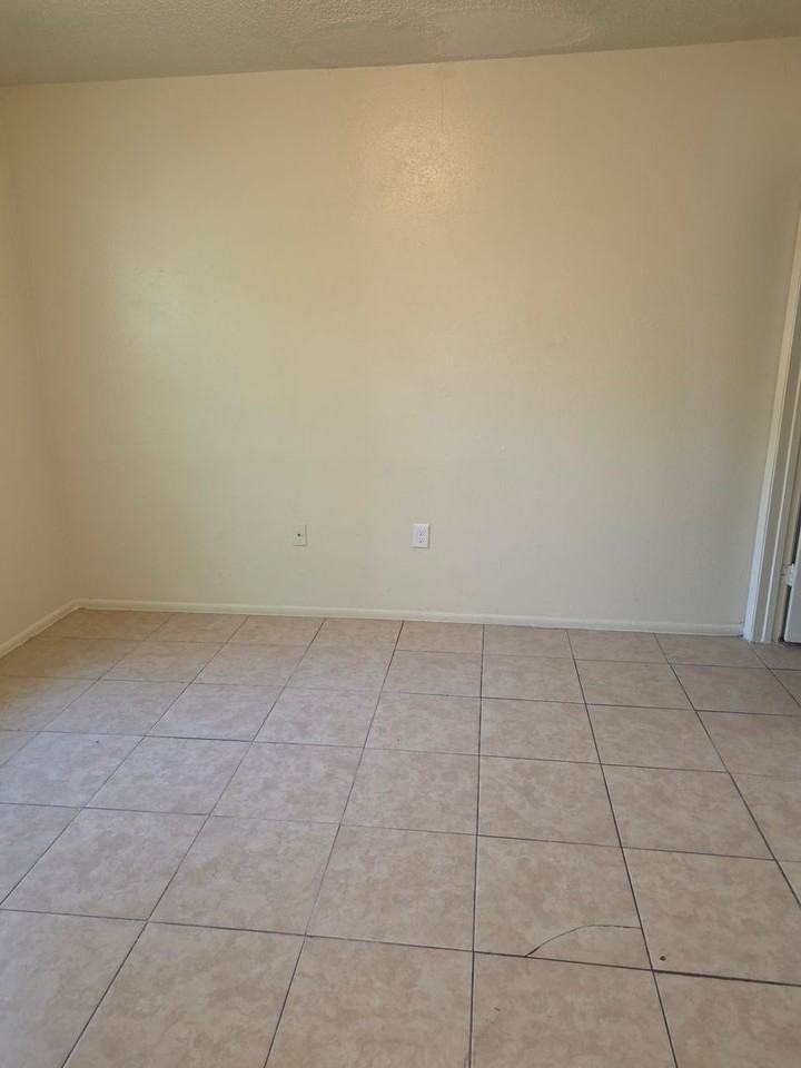 5615 7th Street Ct E - Photo 7 of 9