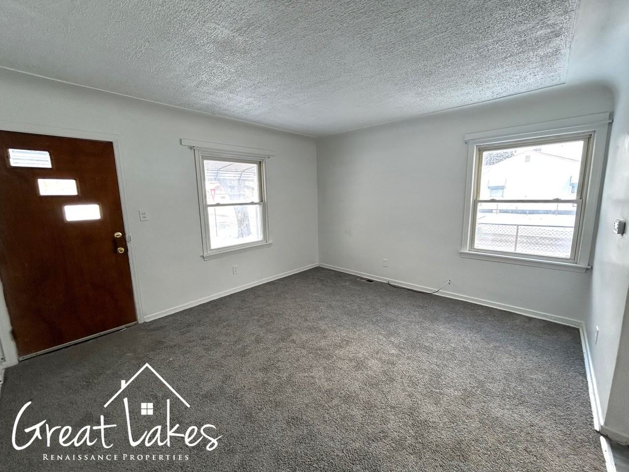 6898 Republic Ave - Photo 7 of 12