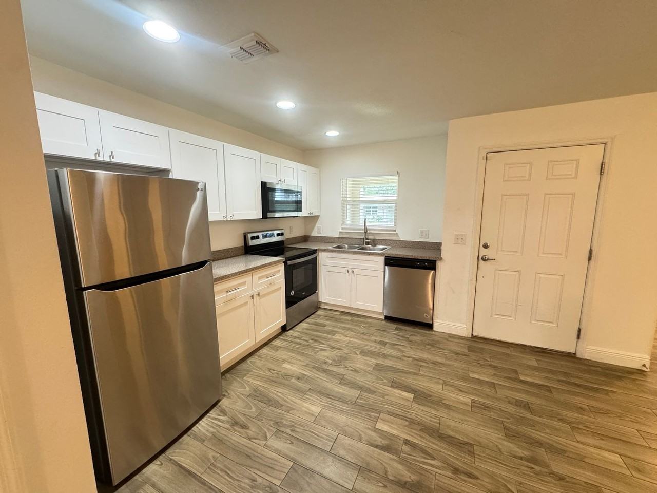 708 Bon Air St - Photo 7 of 29