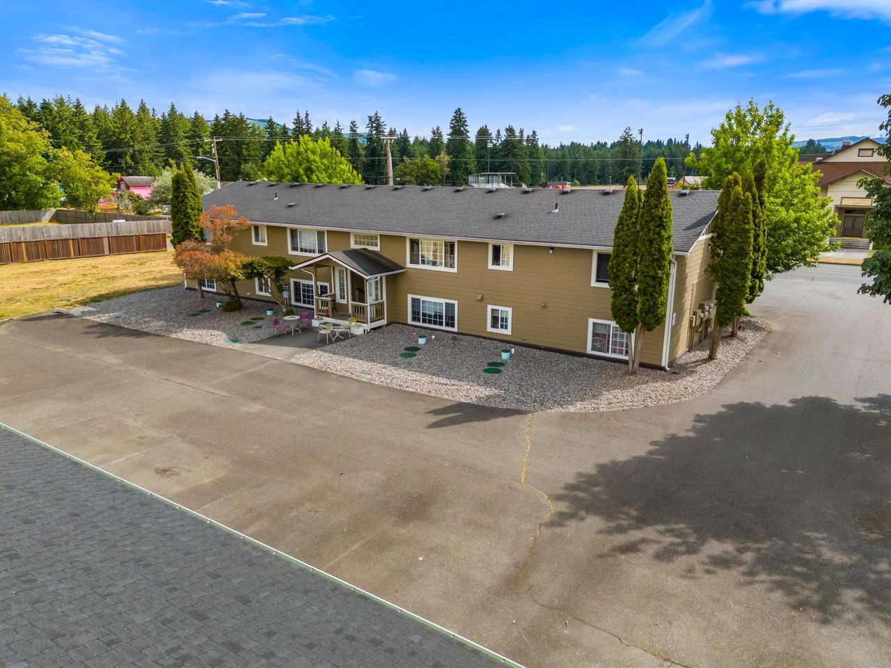 306 Centre St S - Photo 2 of 12