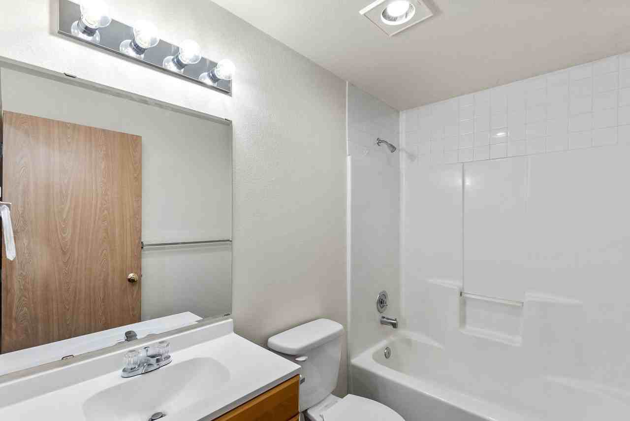 306 Centre St S - Photo 3 of 12