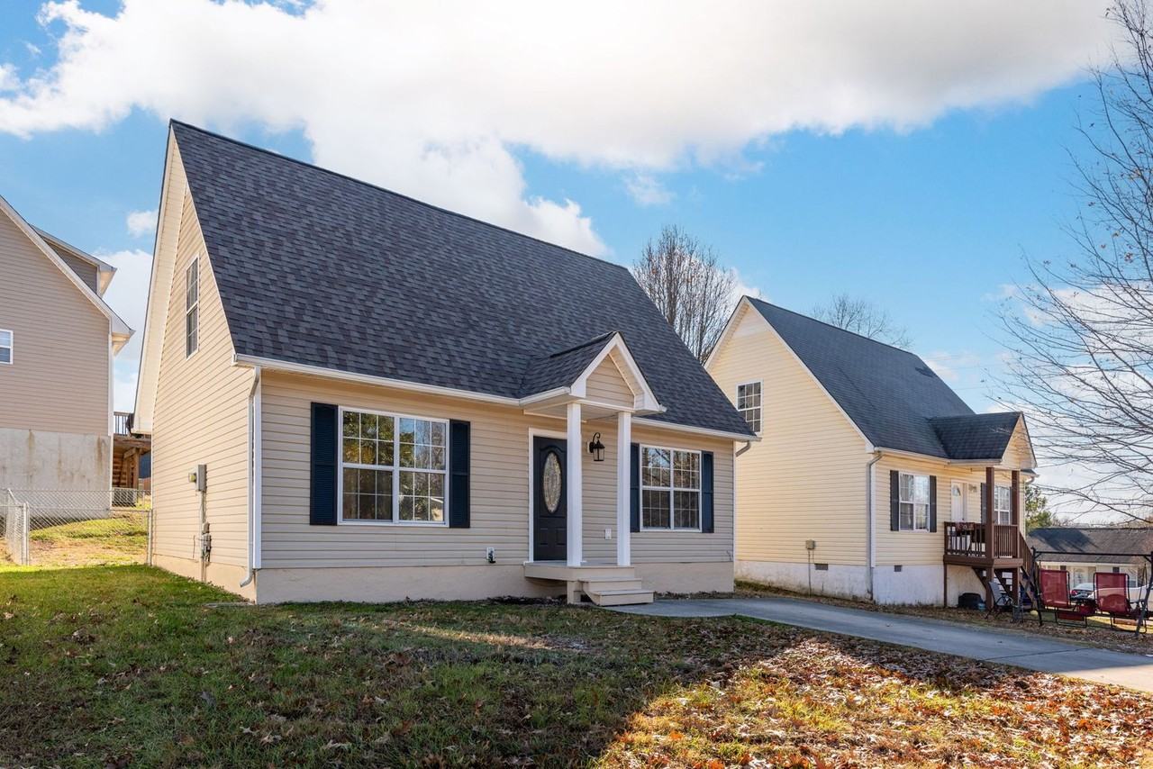 1565 Petty St Se - Photo 3 of 24