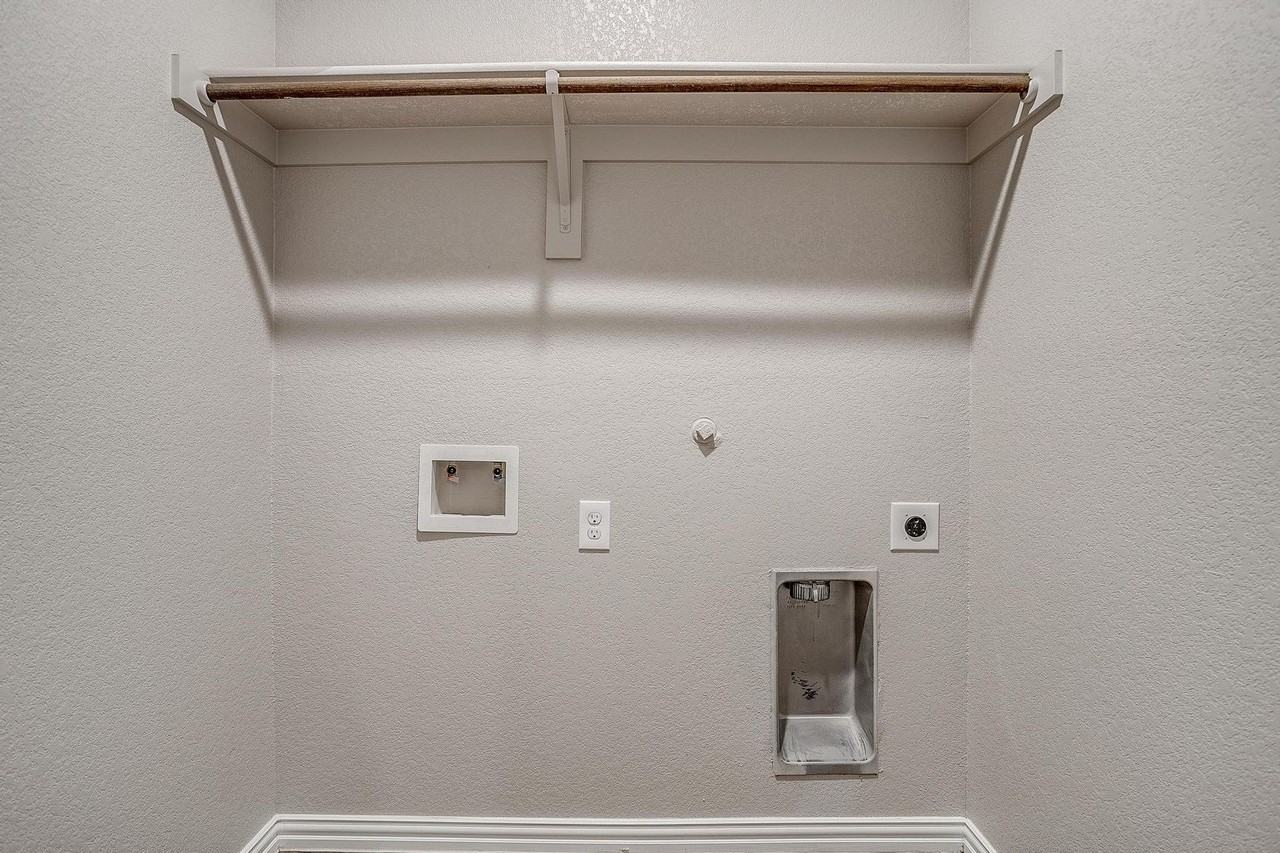 5600 Mcmahan Ln - Photo 3 of 17