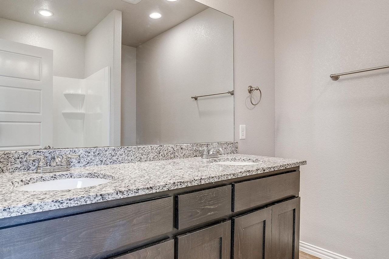 5600 Mcmahan Ln - Photo 6 of 17