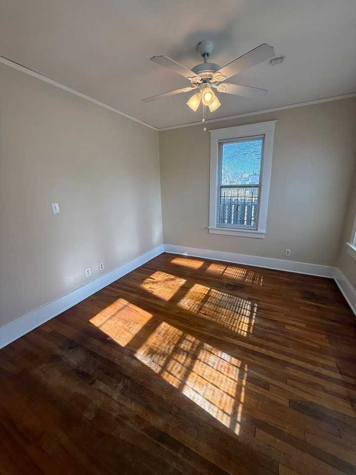 1859 Mignon Ave - Photo 2 of 8