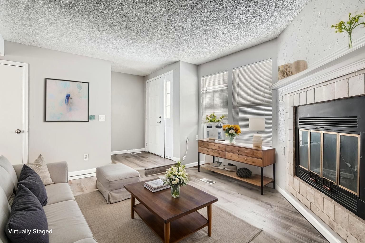 983 S Pitkin Ct - Photo 2 of 14