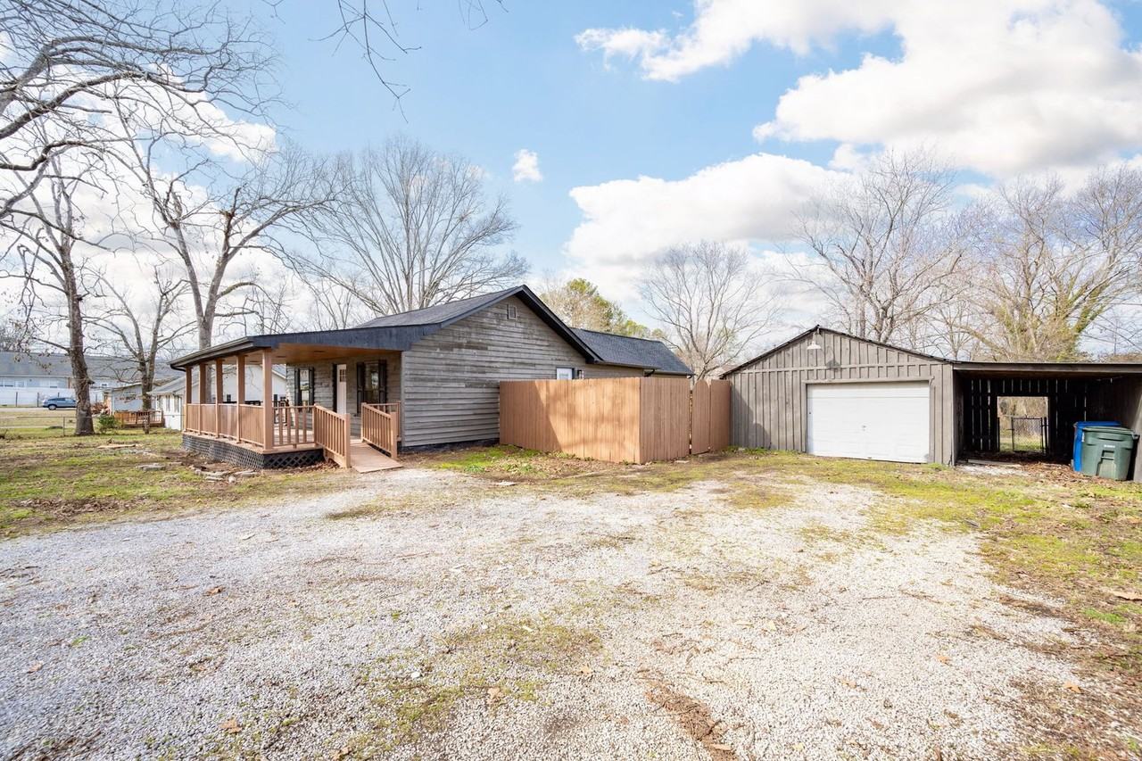 8229 Patterson Rd - Photo 4 of 35