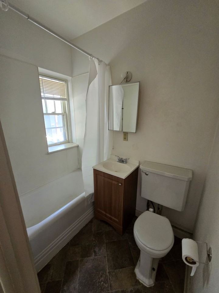 Varsity Apartments - 727 - Photo 2 of 7