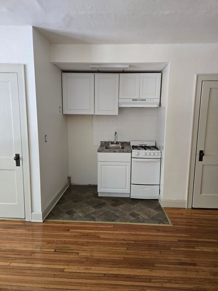 Varsity Apartments - 727 - Photo 3 of 7