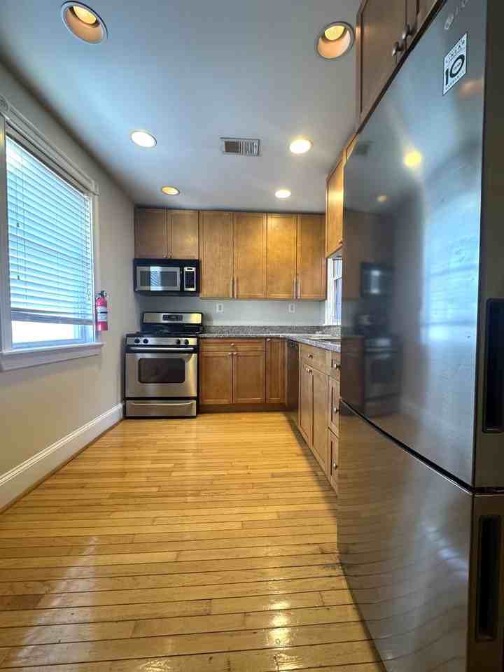 2121 2nd St Nw #4 - Photo 7 of 16