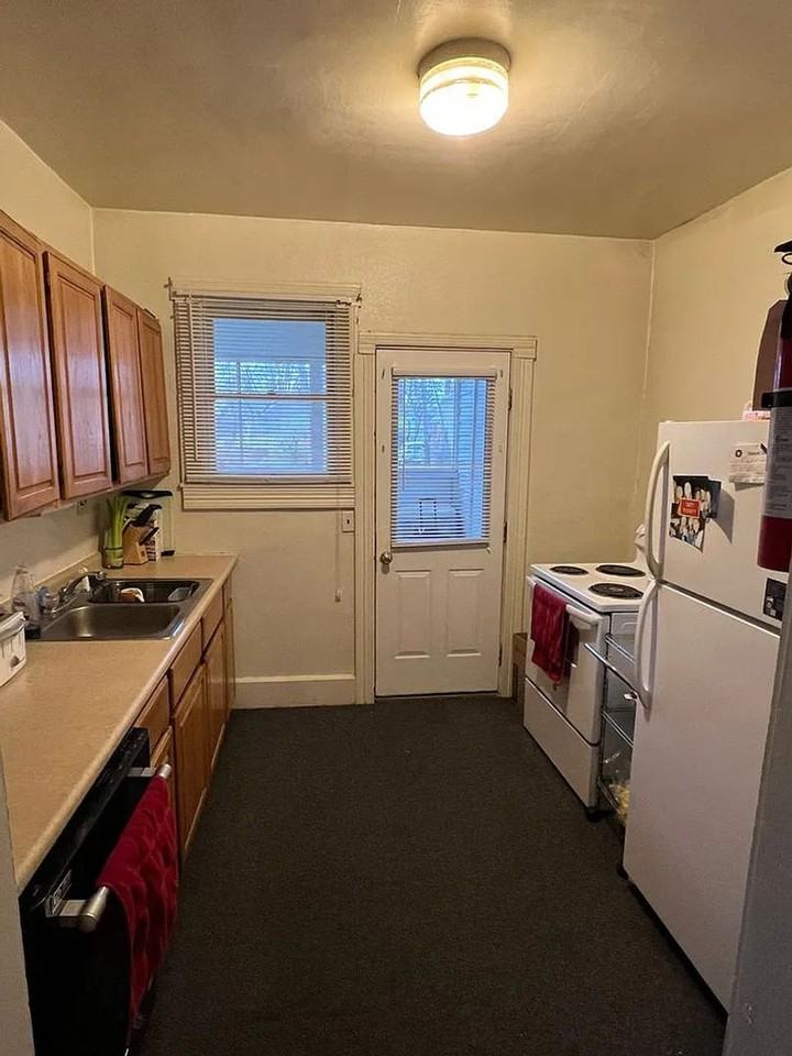 308 E 12th St - Photo 7 of 12