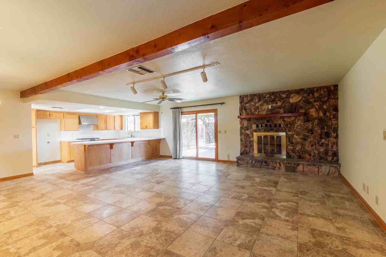 325 S Locust St - Photo 3 of 23