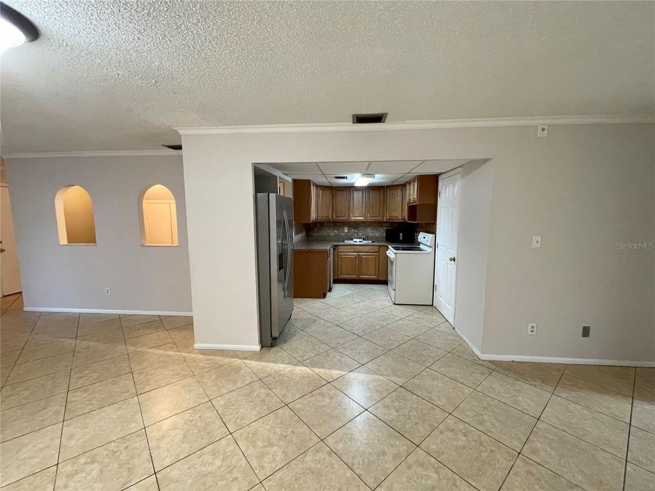 403 Barlow Ave - Photo 4 of 20