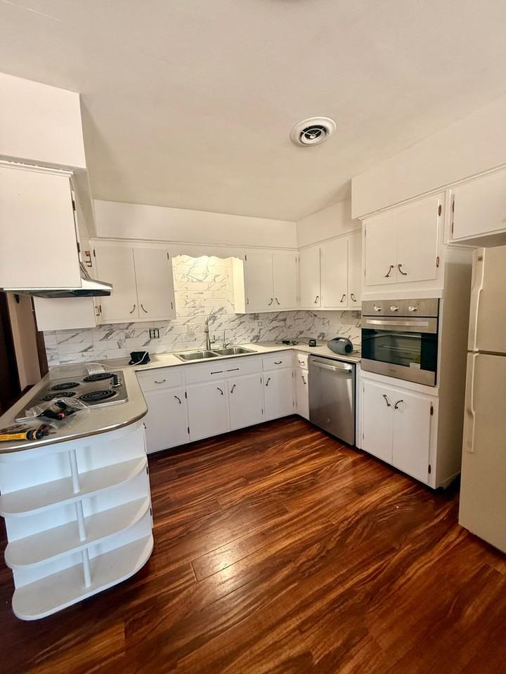 630 Windsor Rd - Photo 2 of 10